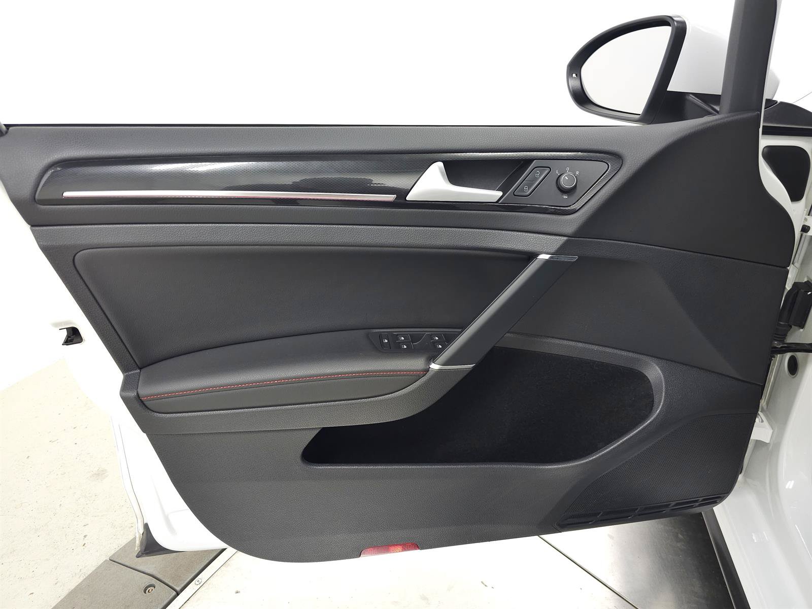 Used 2016 Volkswagen GTI SE FWD image 11