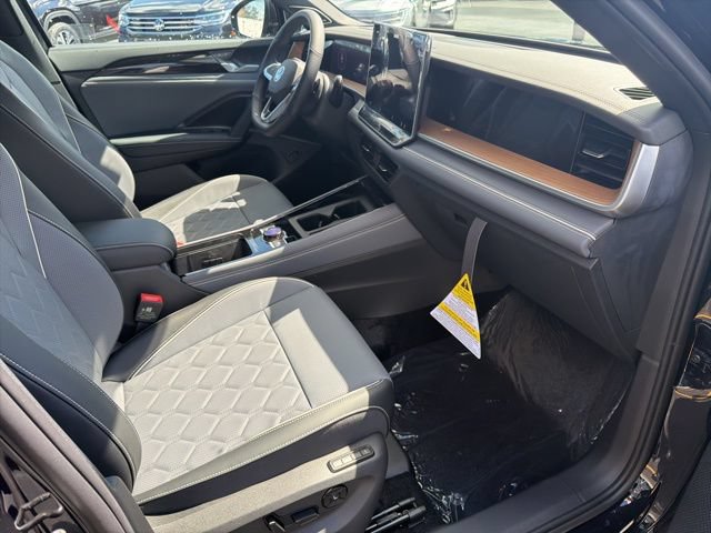 New 2026 Volkswagen Tiguan SEL R-Line AWD/4WD image 35