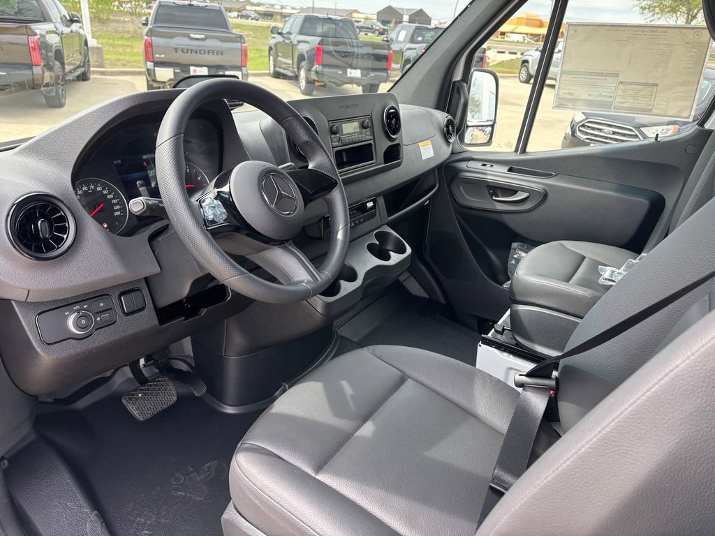Used 2025 Mercedes-Benz Sprinter 2500 image 6