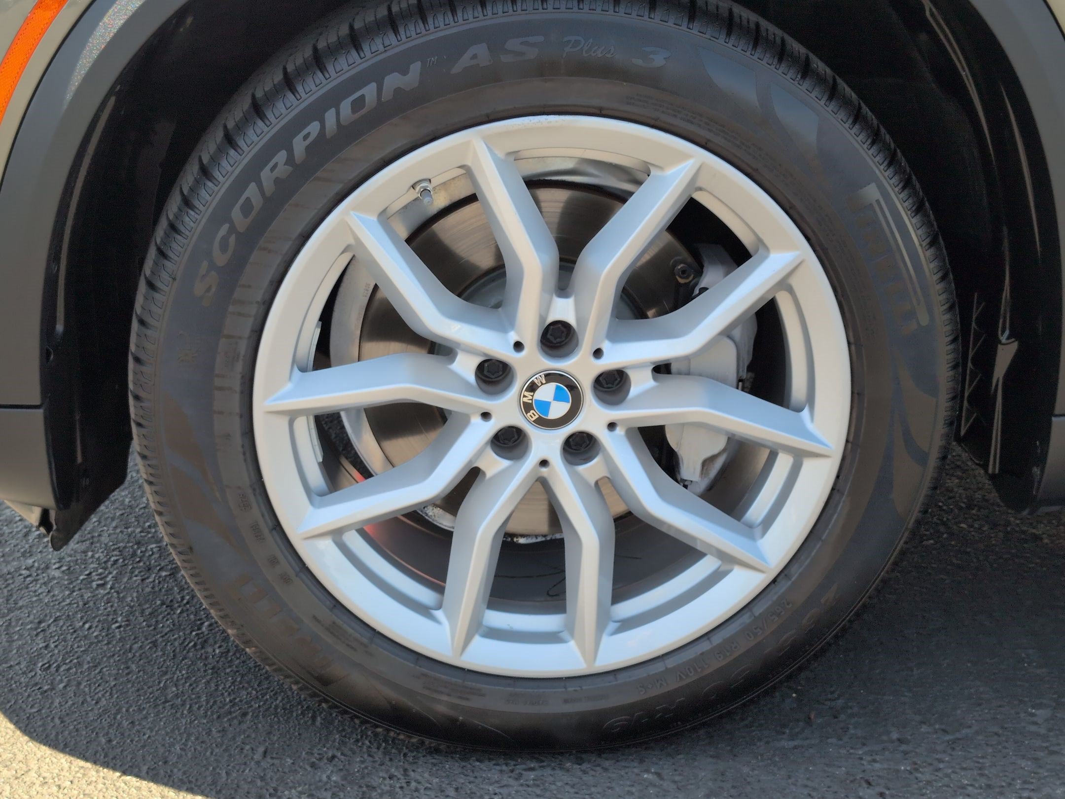 Used 2022 BMW X5 xDrive40i w/ Premium Package AWD/4WD image 13