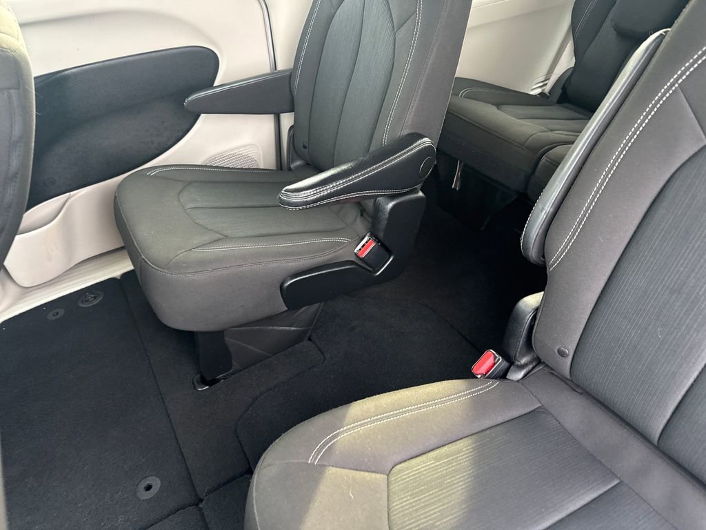Used 2023 Chrysler Voyager LX FWD image 20