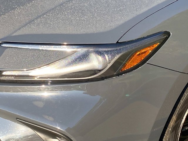 Used 2025 Toyota Camry SE w/ Convenience Package FWD image 4