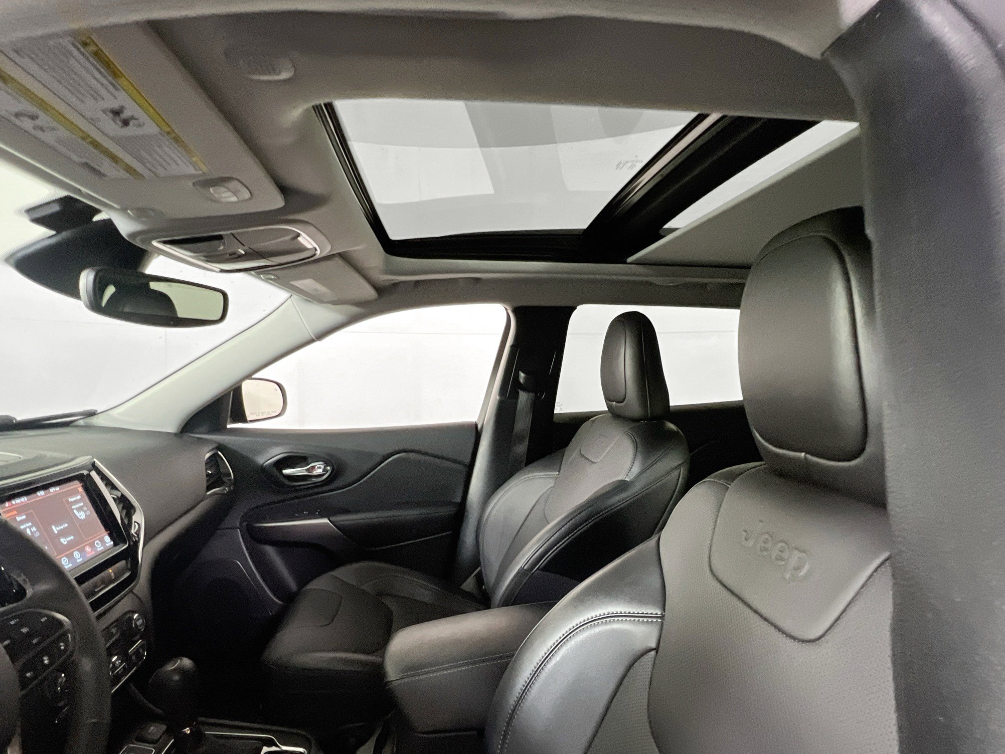 Used 2022 Jeep Cherokee Limited image 21