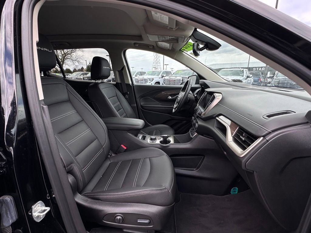 Used 2023 GMC Terrain Denali w/ Denali Premium Package AWD/4WD image 12