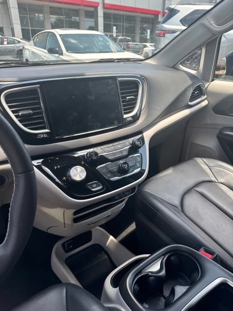 Used 2024 Chrysler Pacifica Touring-L FWD image 13