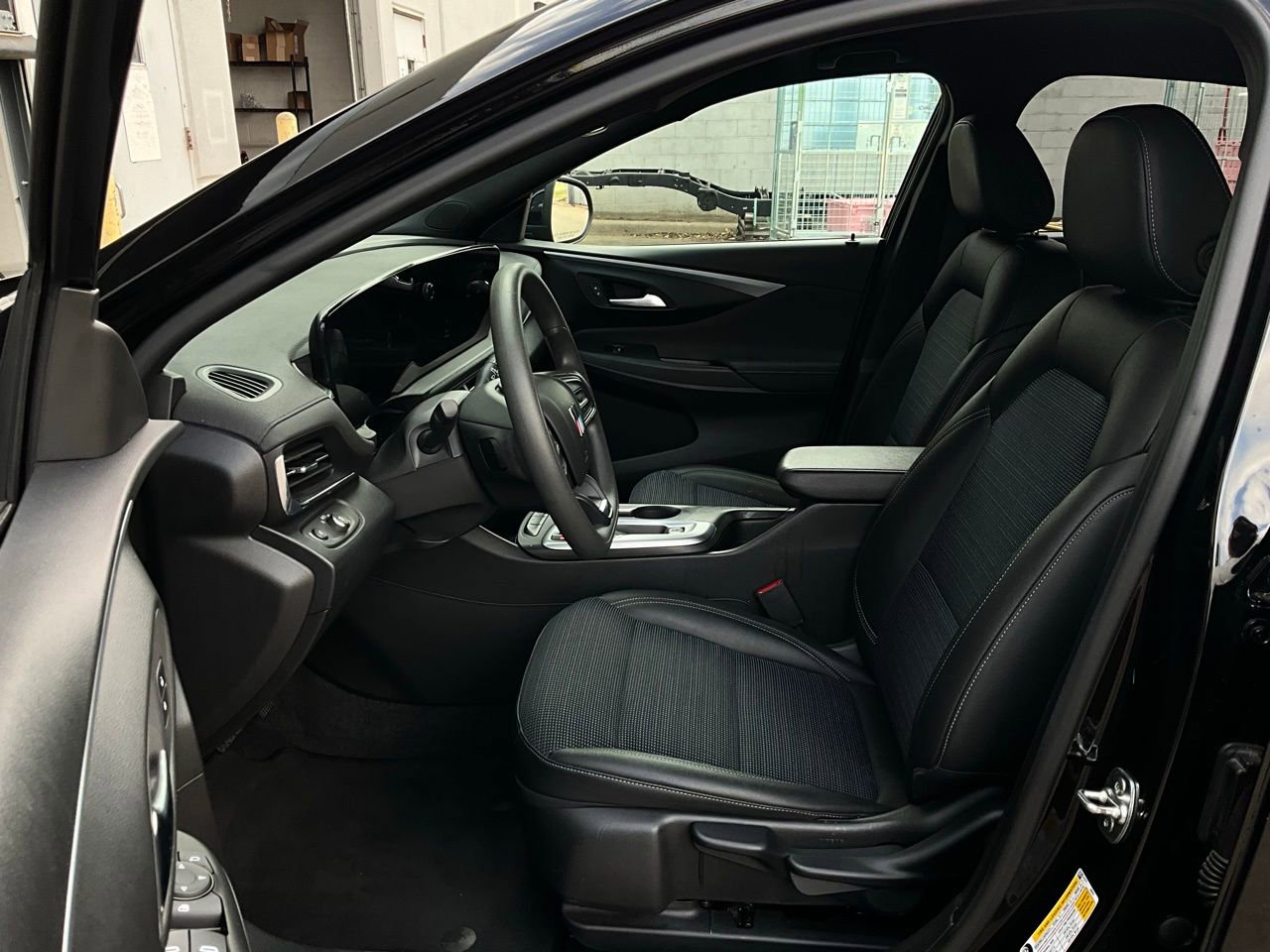 Used 2025 Buick Envista Preferred image 10