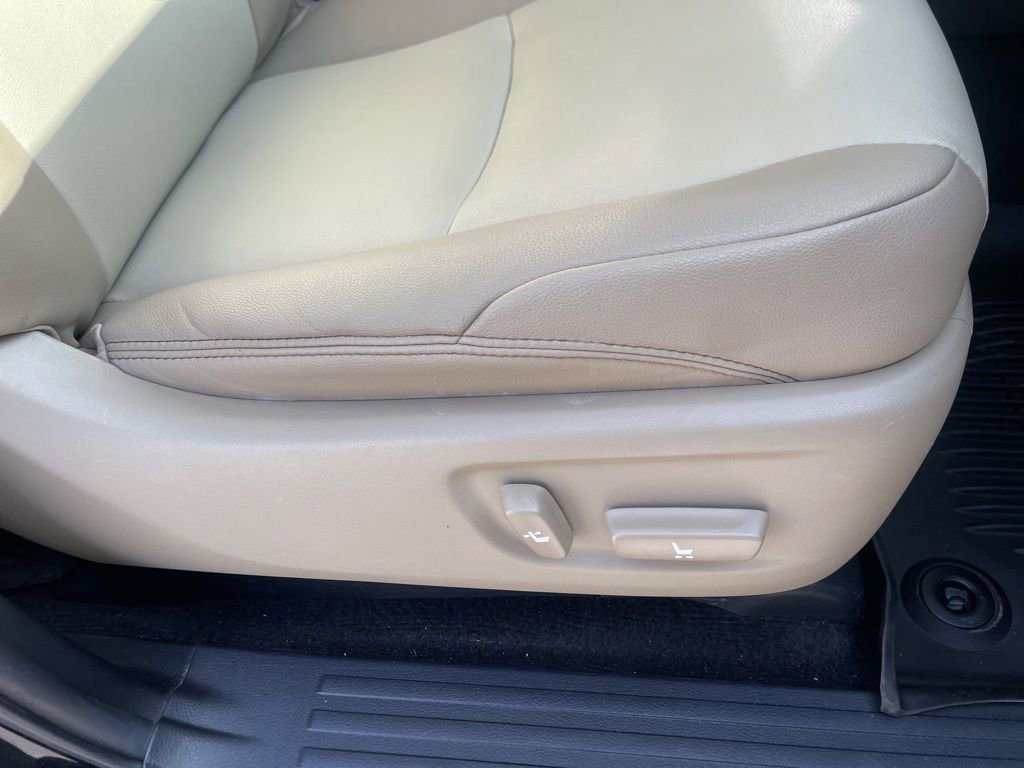 Used 2022 Toyota 4Runner SR5 Premium w/ Moonroof Package image 17