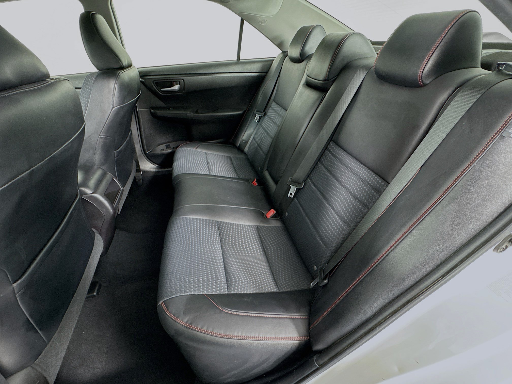 Used 2015 Toyota Camry SE FWD image 21