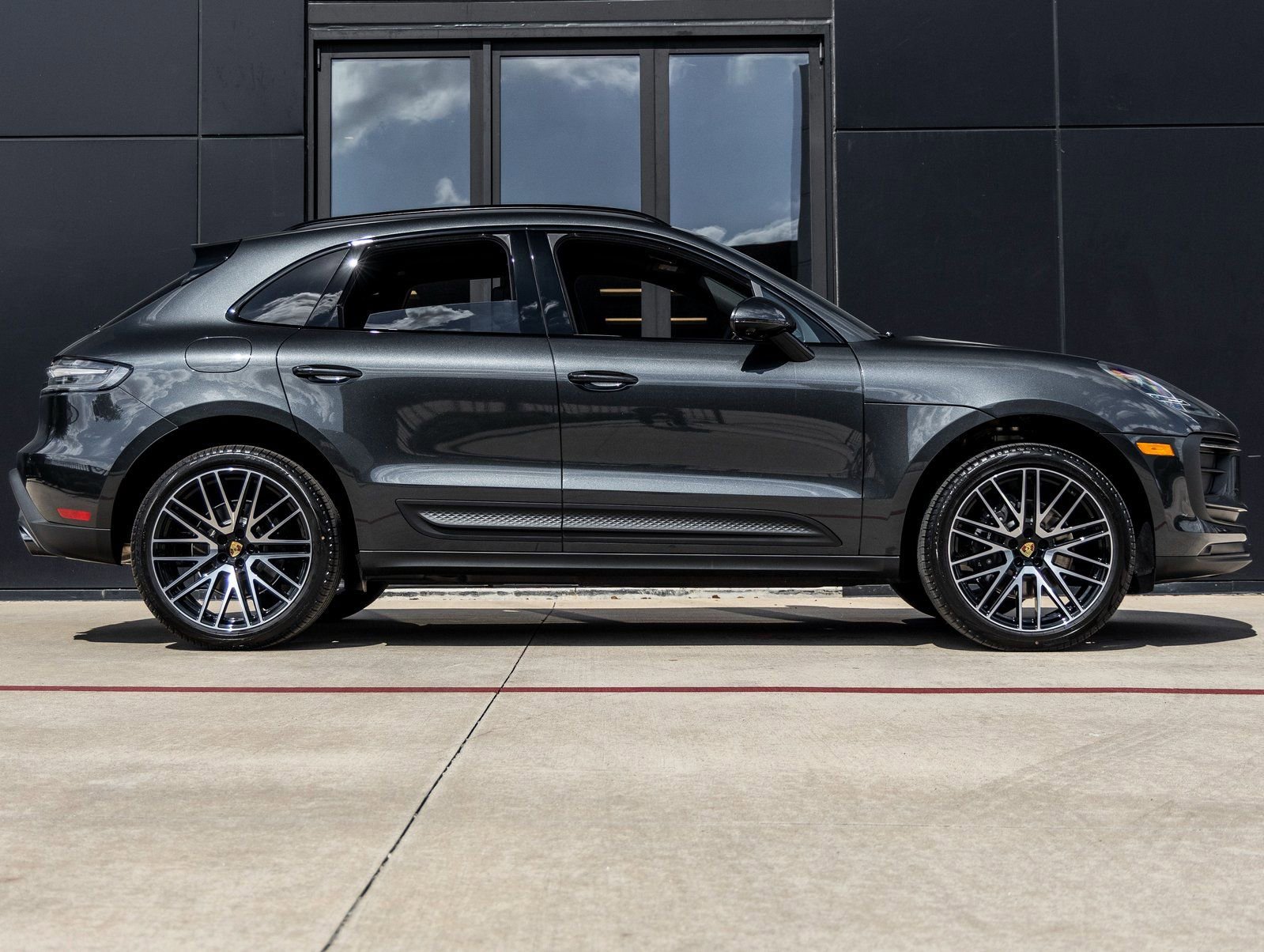 Used 2026 Porsche Macan image 12