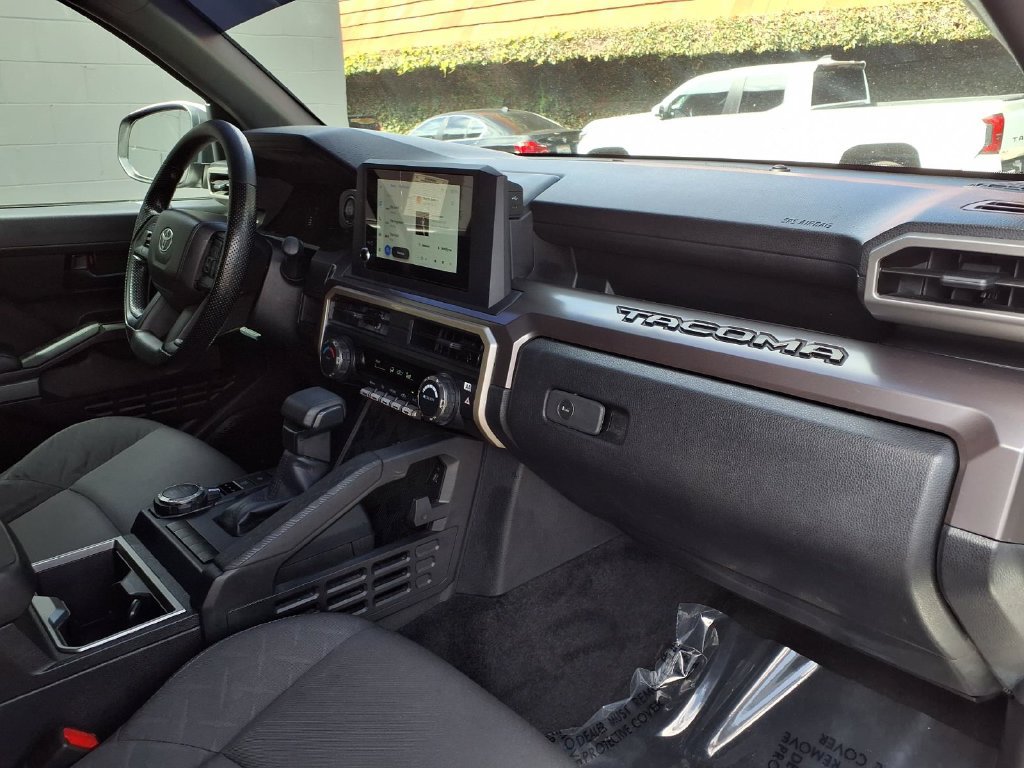 Used 2025 Toyota Tacoma SR5 AWD/4WD image 35