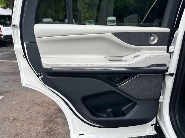 New 2026 Lincoln Navigator Reserve AWD/4WD image 23