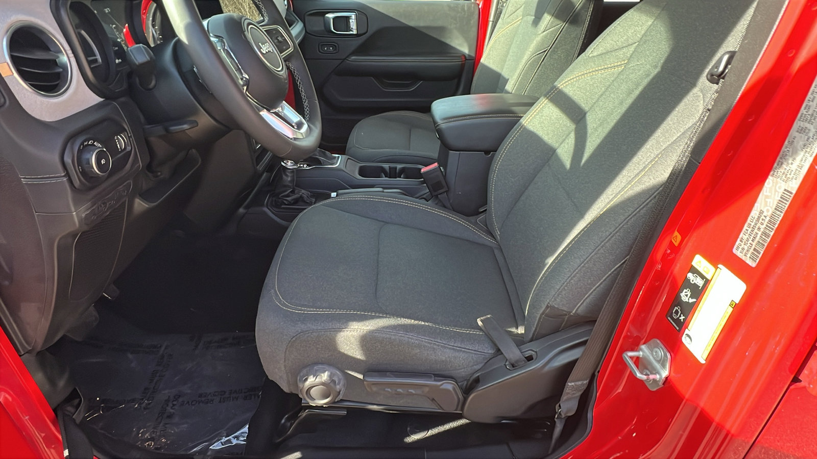 Used 2025 Jeep Wrangler Sahara image 16