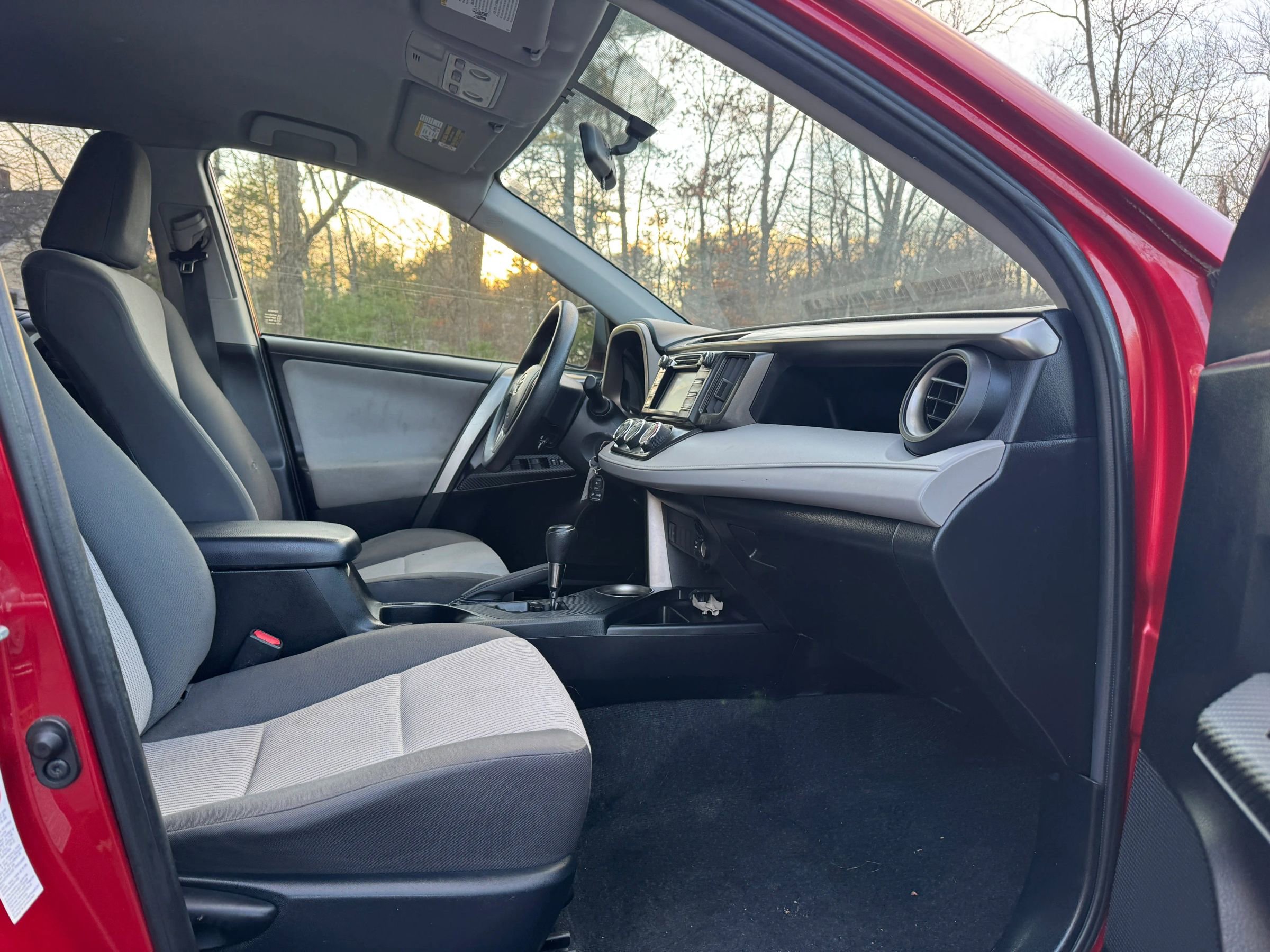 Used 2015 Toyota RAV4 LE image 13