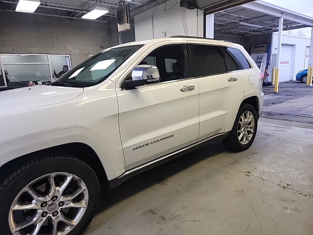 Used 2014 Jeep Grand Cherokee Summit image 2