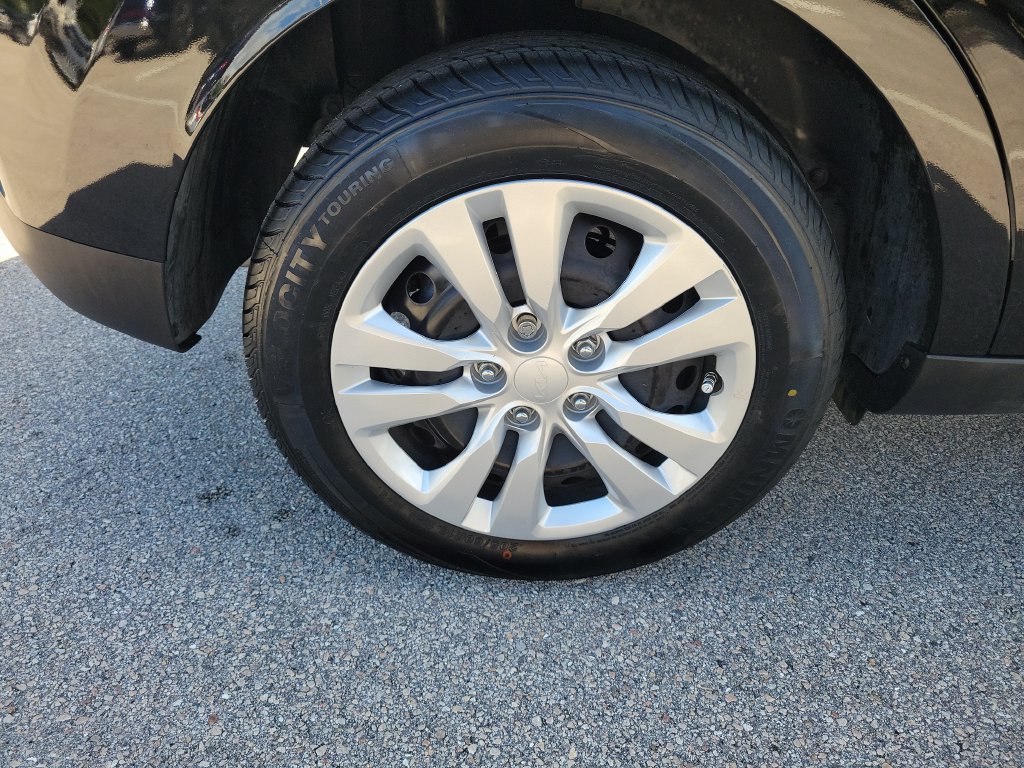 Certified 2025 Kia Soul LX FWD image 30