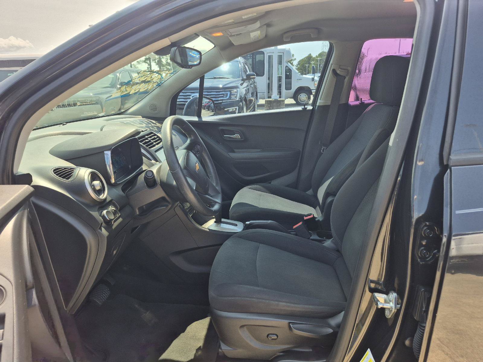 Used 2016 Chevrolet Trax LS w/ LPO, Cargo Package FWD image 2