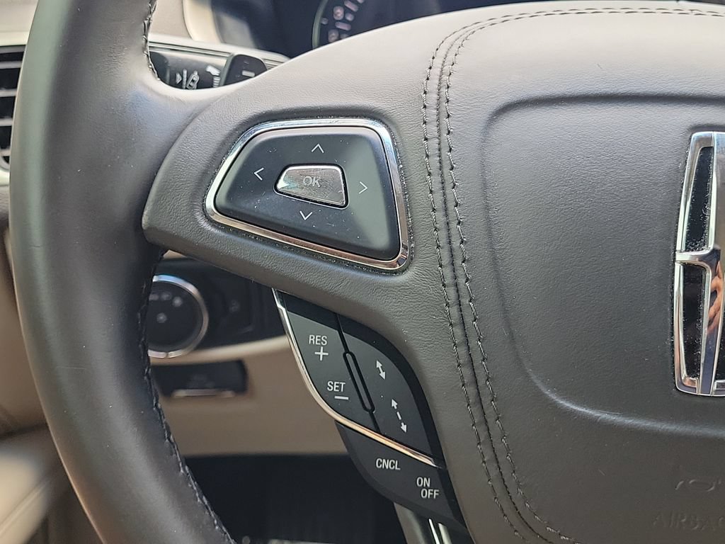 Used 2020 Lincoln MKZ FWD image 23