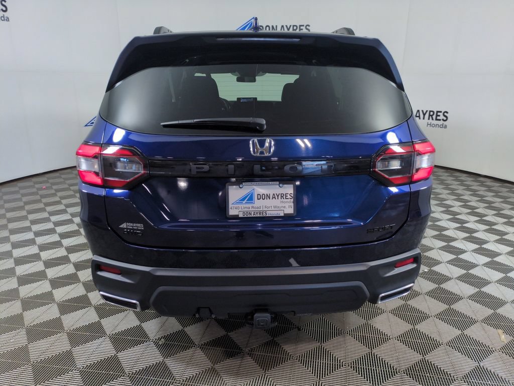 Used 2025 Honda Pilot Sport image 4