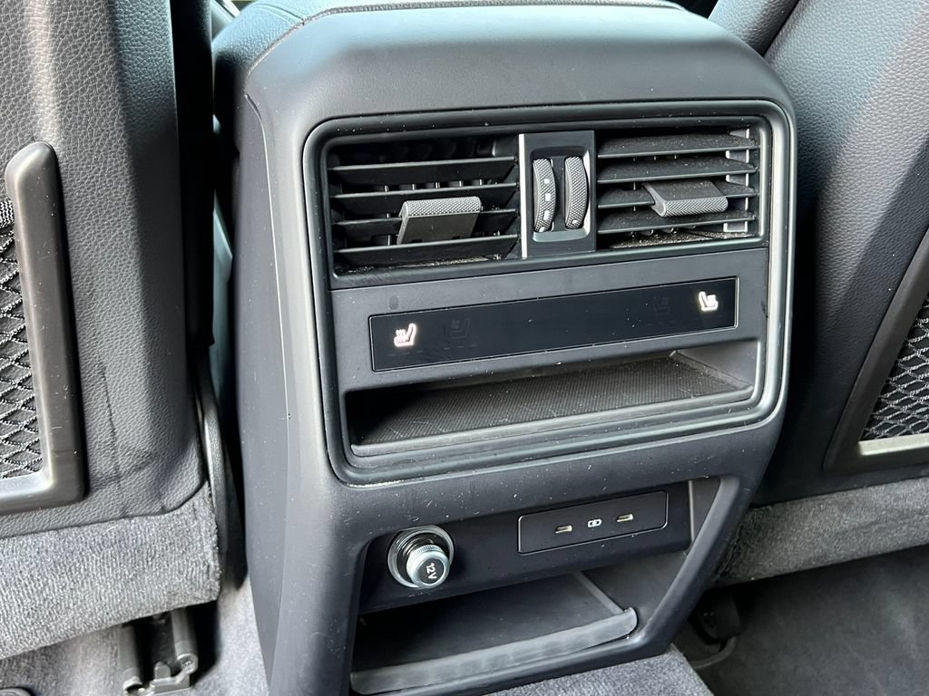 Used 2025 Porsche Cayenne AWD/4WD image 34