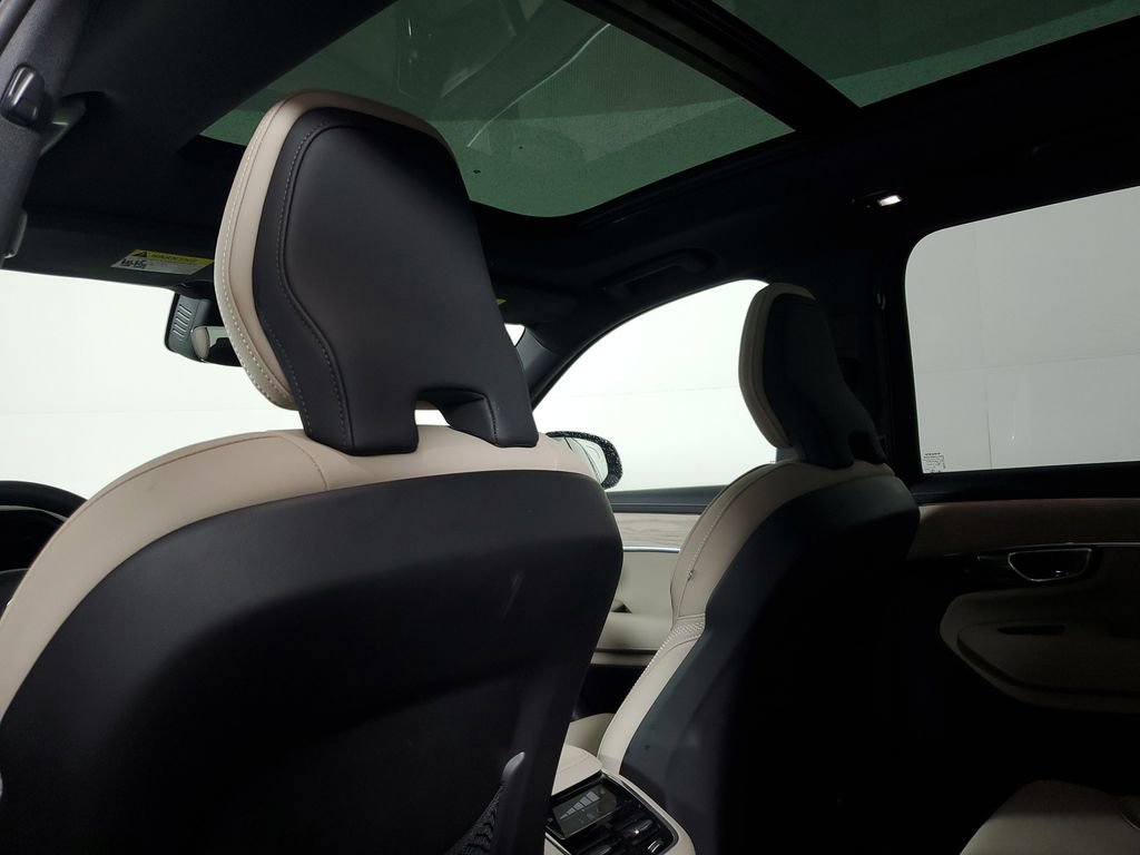 Certified 2025 Volvo XC90 B6 Plus image 16