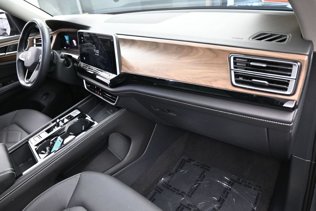 Used 2024 Volkswagen Atlas SE w/ Panoramic Sunroof Package FWD image 46