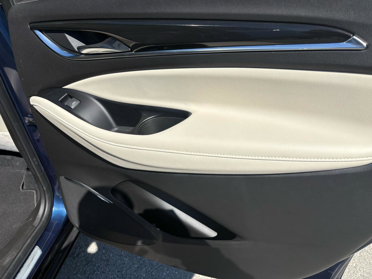 Used 2023 Buick Enclave Essence image 51