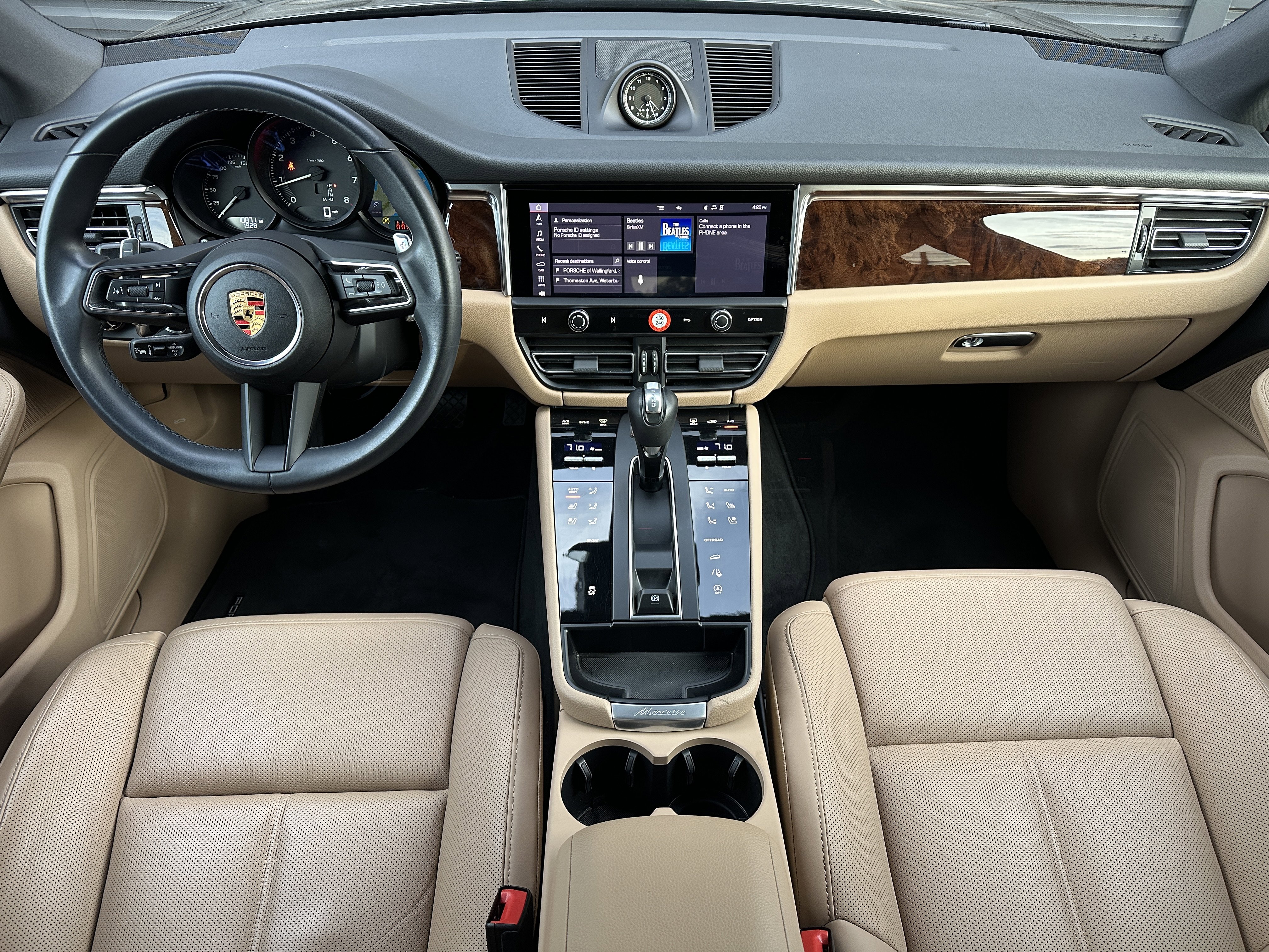 Certified 2023 Porsche Macan image 6