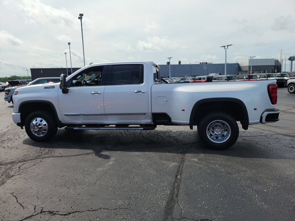 Used 2024 Chevrolet Silverado 3500 High Country w/ High Country Premium Package AWD/4WD image 7