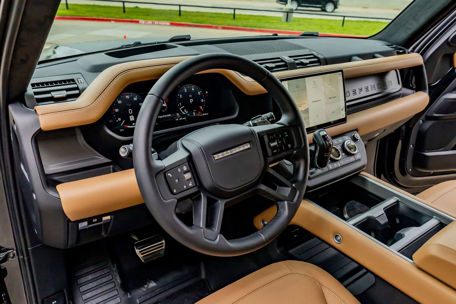 Used 2025 Land Rover Defender 130 V8 image 17