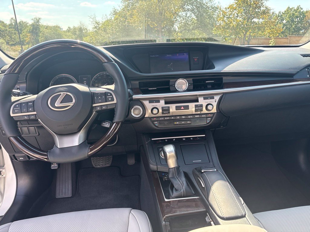 Used 2017 Lexus ES 350 w/ Luxury Package FWD image 17