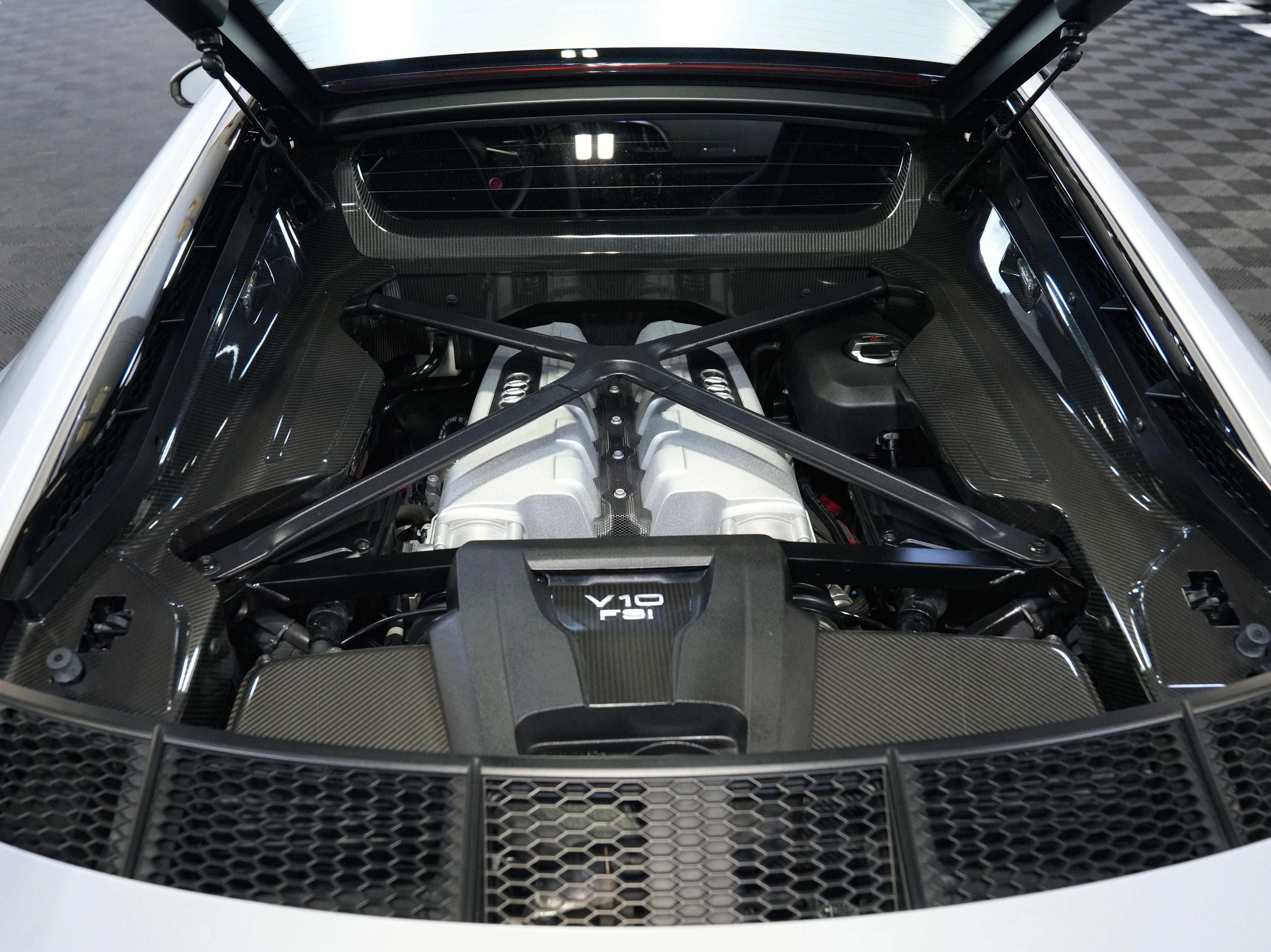 Used 2017 Audi R8 V10 w/ Carbon Exterior Package AWD/4WD image 45