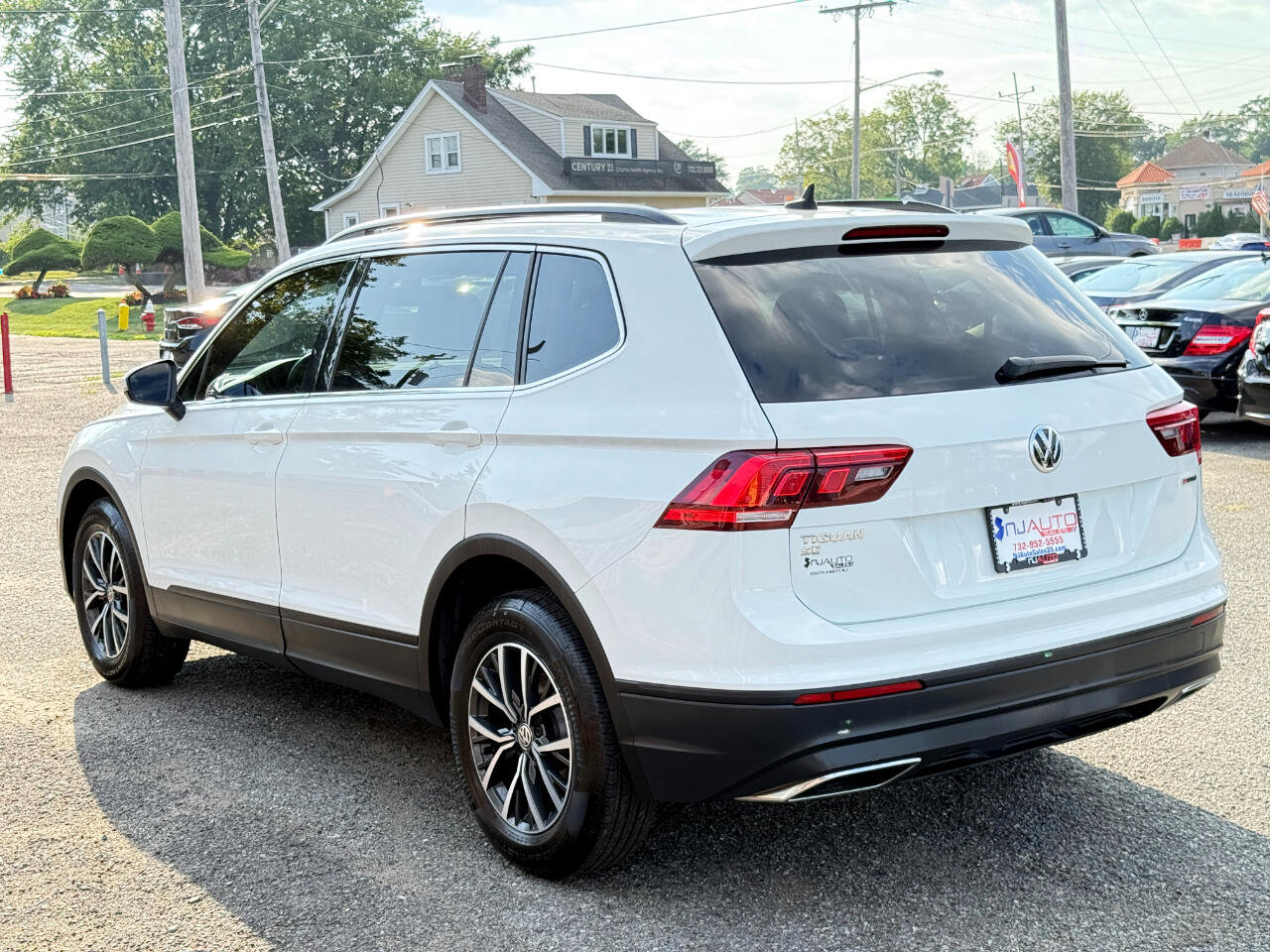 Used 2019 Volkswagen Tiguan SE w/ Panoramic Sunroof Package image 6