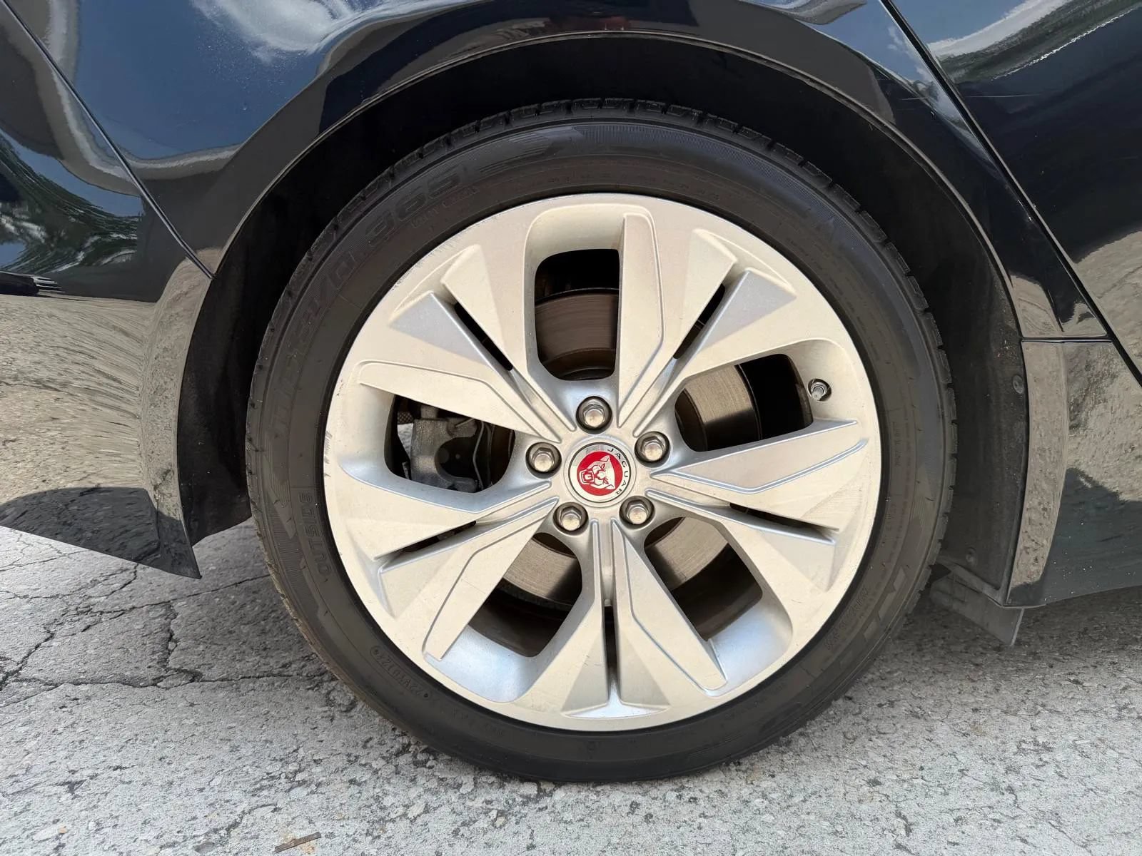 Used 2020 Jaguar XE S RWD image 23