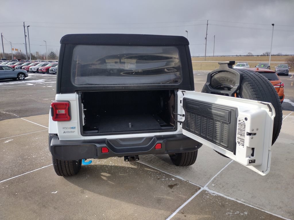 Used 2022 Jeep Wrangler Unlimited Sahara w/ Cold Weather Group image 13