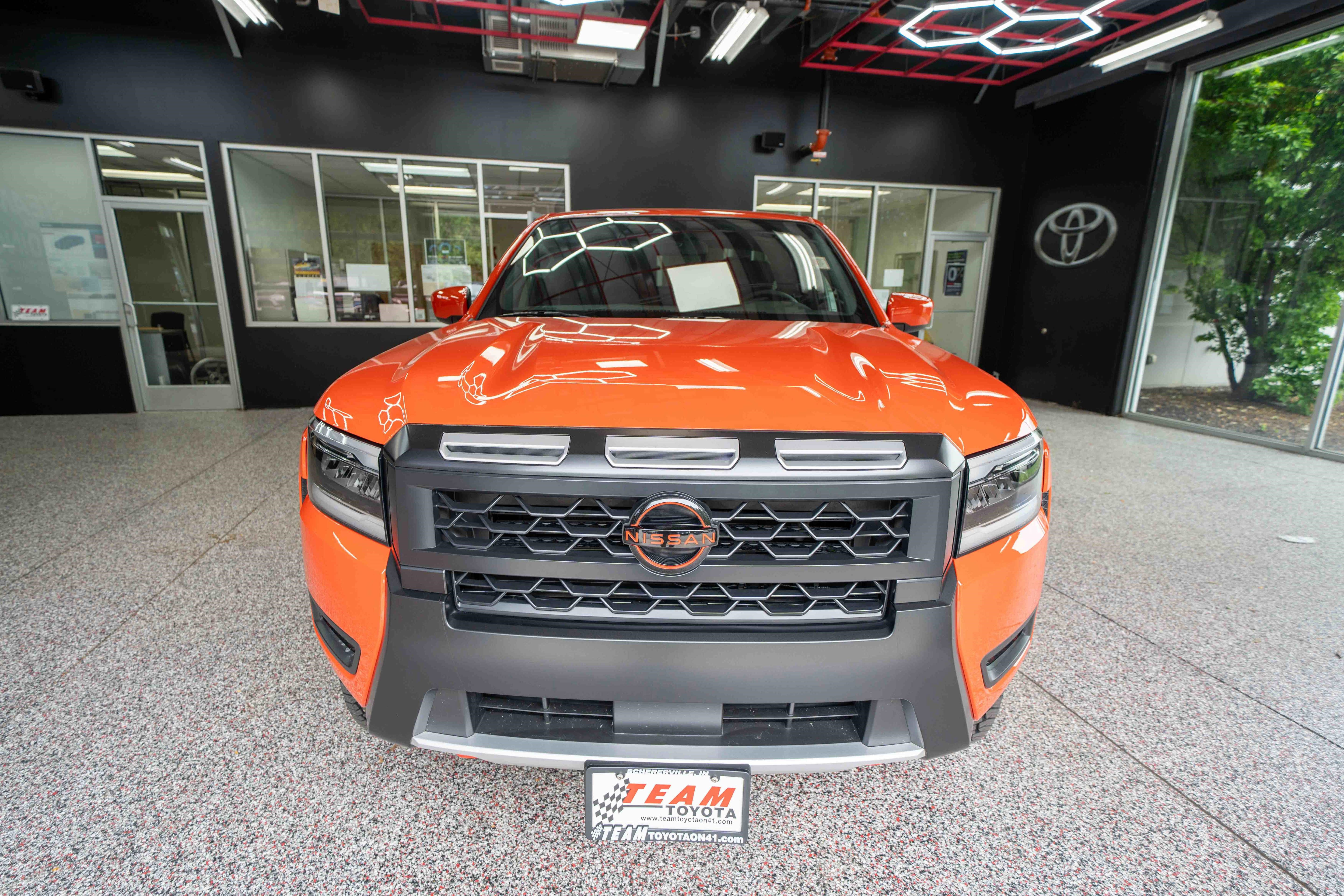 Used 2025 Nissan Frontier PRO-4X AWD/4WD image 6
