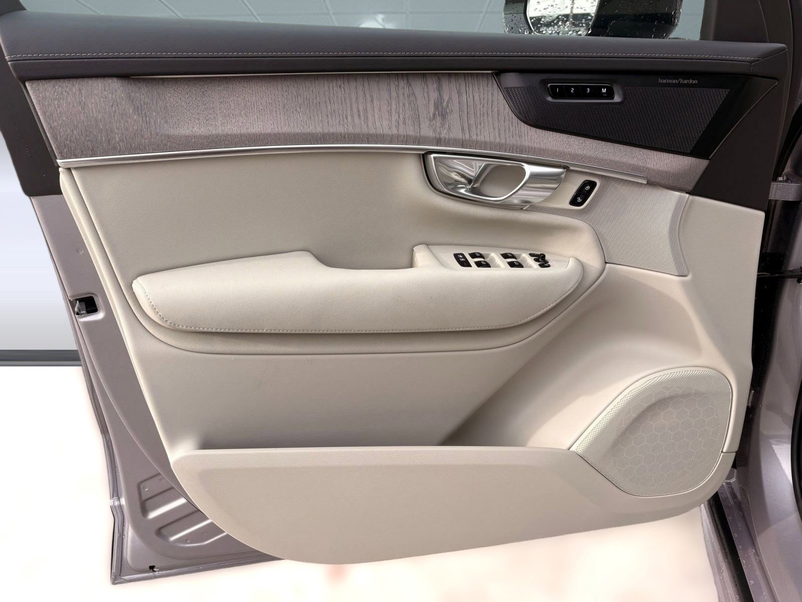 New 2026 Volvo XC90 T8 Ultra w/ Protection Package image 21