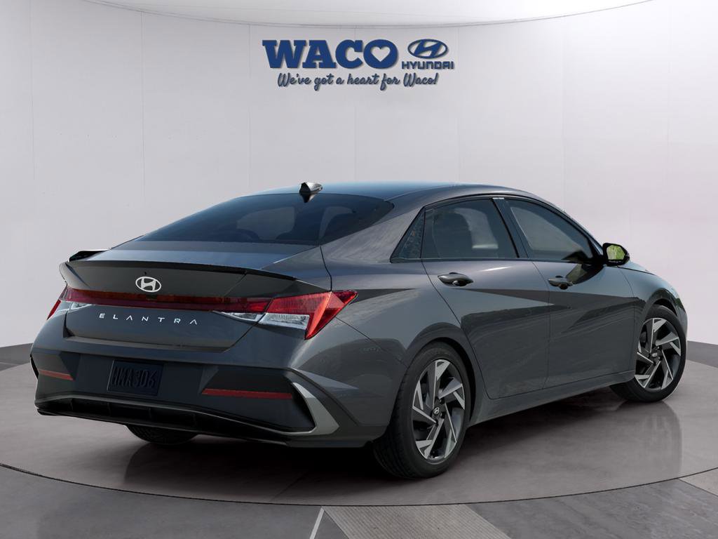 Used 2025 Hyundai Elantra Sport image 4