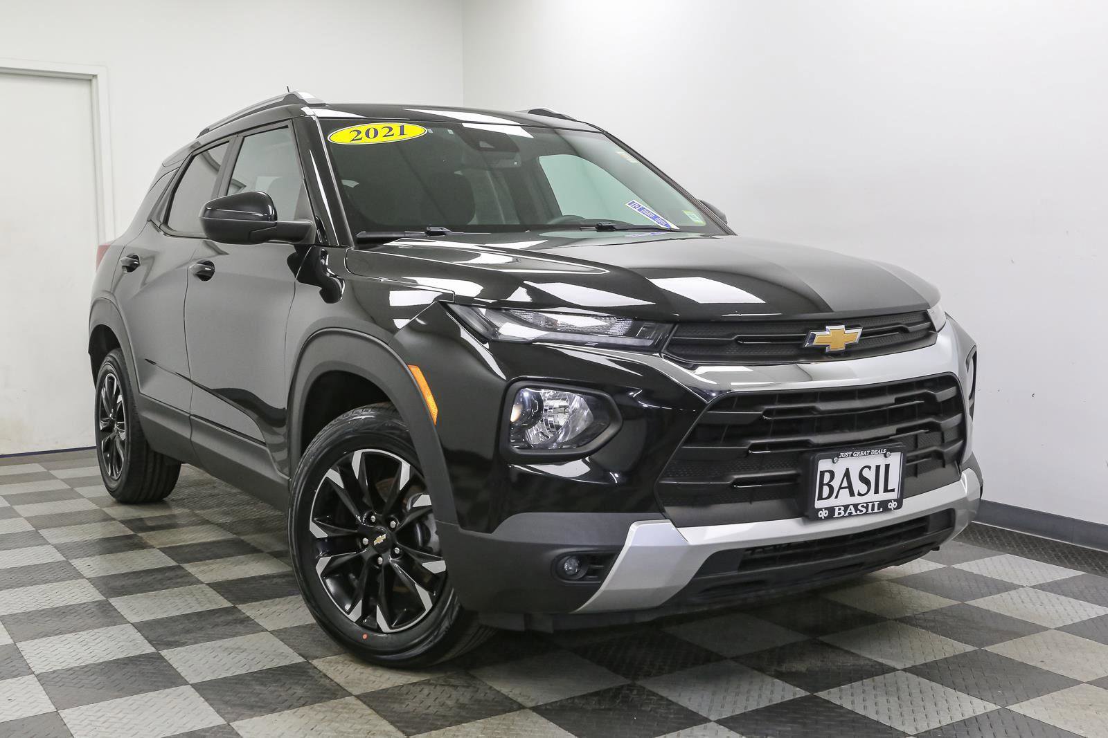 Used 2021 Chevrolet TrailBlazer LT w/ Convenience Package image 2