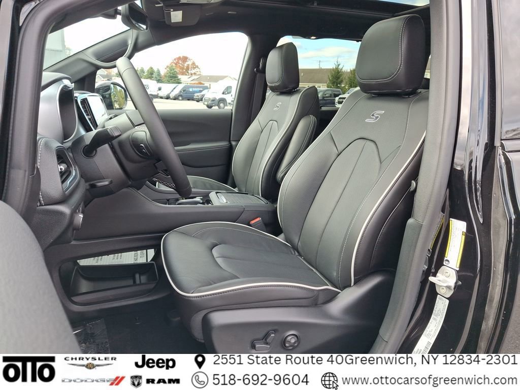New 2026 Chrysler Pacifica Limited w/ S Appearance Package image 11