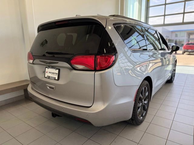 Used 2020 Chrysler Pacifica Touring w/ S Appearance Package image 32