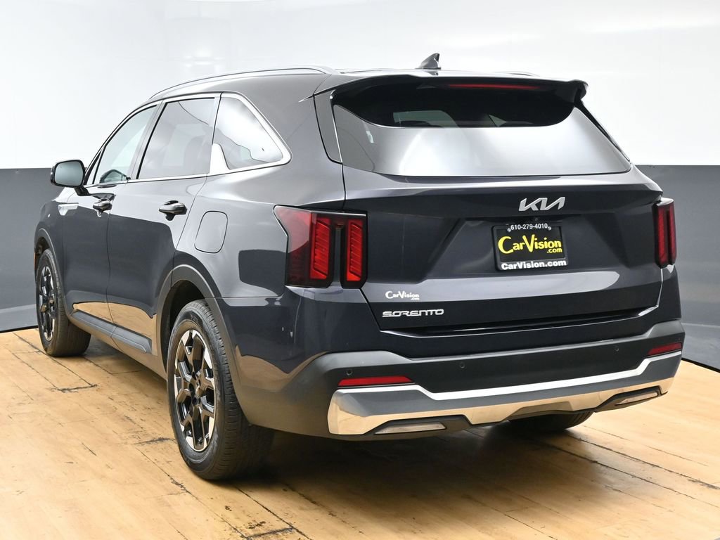 Used 2025 Kia Sorento S image 7