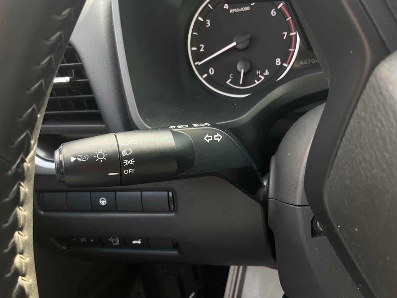 Used 2025 Nissan Rogue SV FWD image 37