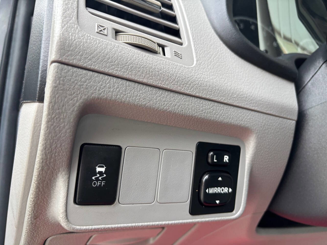 Used 2013 Toyota Corolla LE image 10