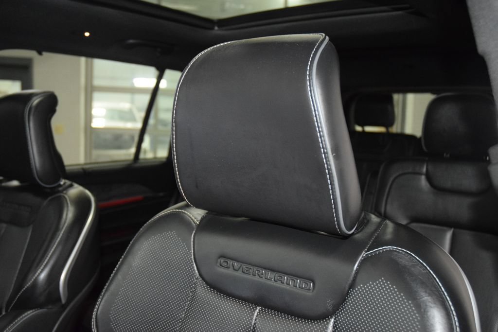 Used 2021 Jeep Grand Cherokee L Overland w/ Luxury Tech Group IV AWD/4WD image 38