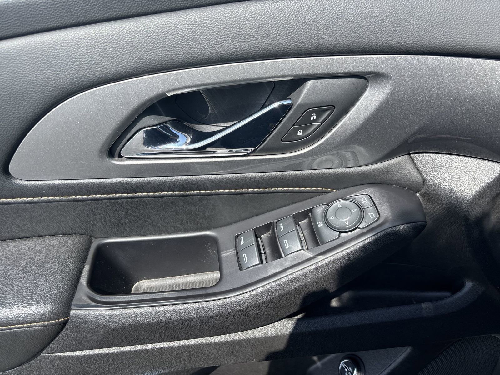 Used 2018 Chevrolet Traverse LT w/ LPO, Floor Liner Package AWD/4WD image 15