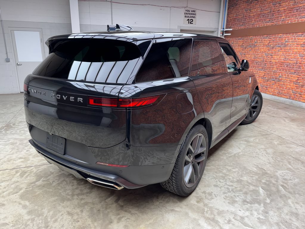 Used 2024 Land Rover Range Rover Sport SE AWD/4WD image 5