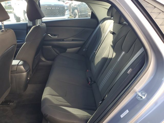 Used 2025 Hyundai Elantra SEL image 16