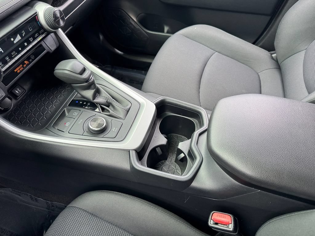 Certified 2019 Toyota RAV4 LE w/ Carpet Mat Package AWD/4WD image 26