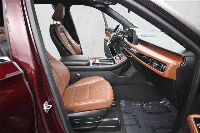 Used 2022 Lincoln Aviator Reserve w/ Equipment Group 201A AWD/4WD image 30