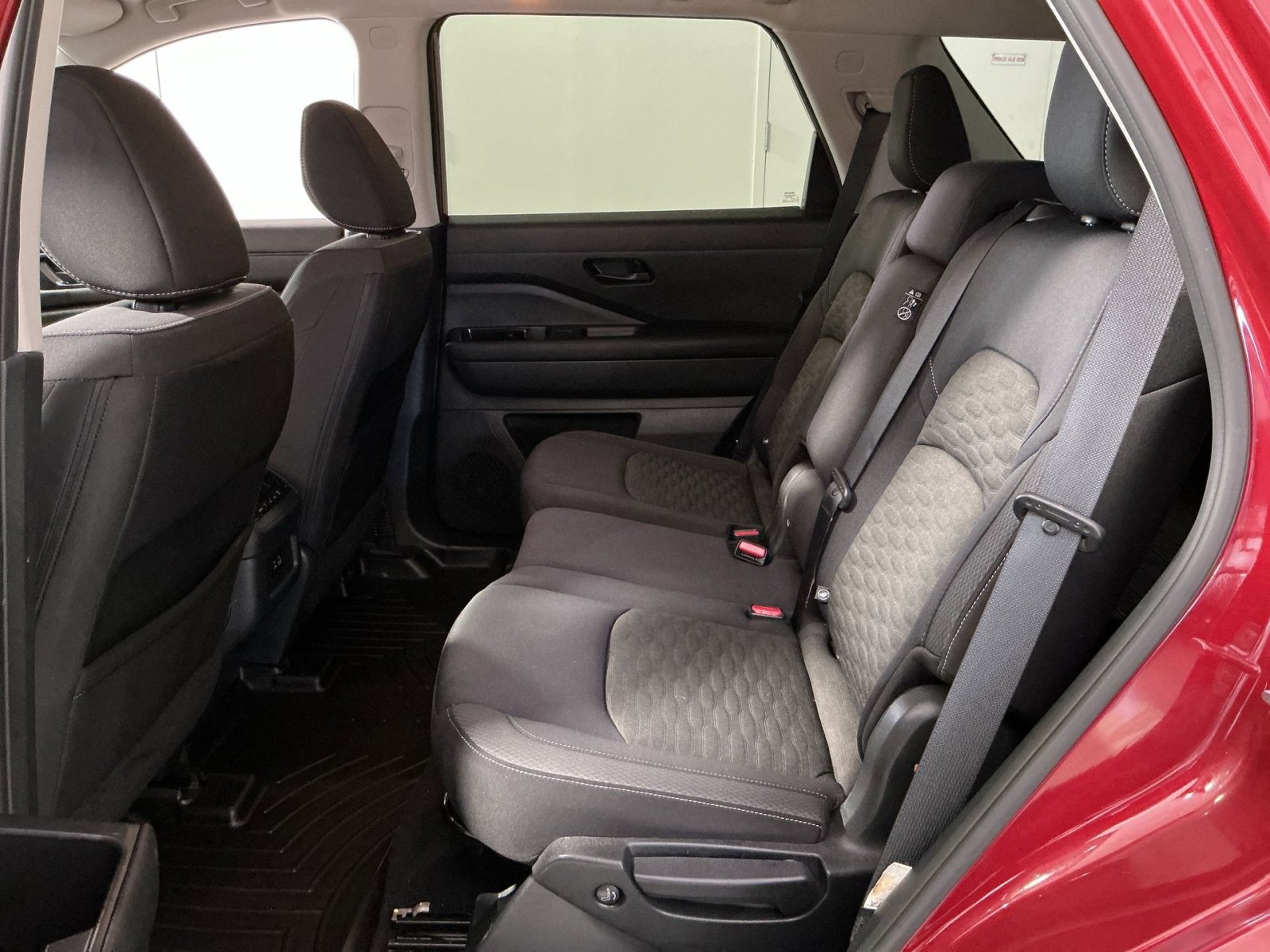 Used 2023 Nissan Pathfinder SV image 30